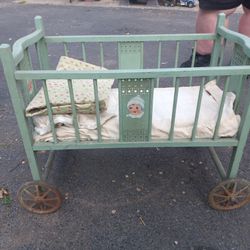 Antique Wood Baby Bed
Comes with Originla Mattress, Pillow & Blanket 