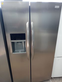 Frigidaire Gallery stainless steel side by side refrigerator - Free delivery
