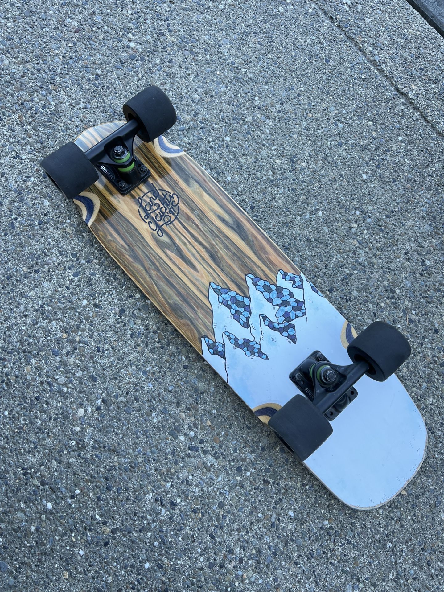 Landyachtz Dinghy “Summit” Cruiser – Excellent Condition! $110 OBO