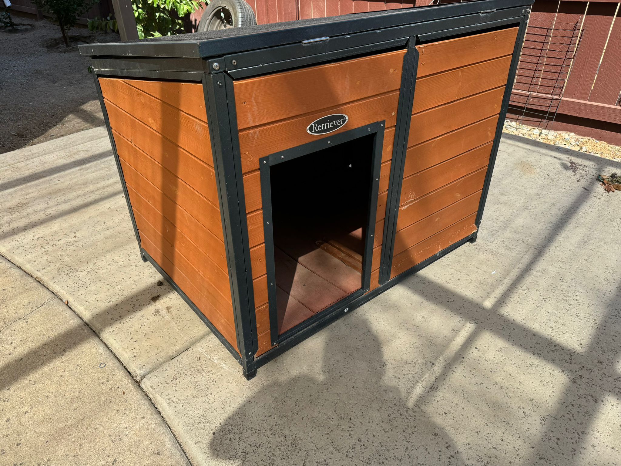 Retriever Lodge Steel Frame Dog house