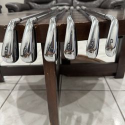 Titleist T300