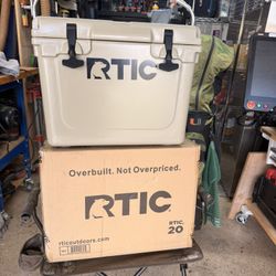 *BRAND NEW*  RTIC 20qt Hard Cooler