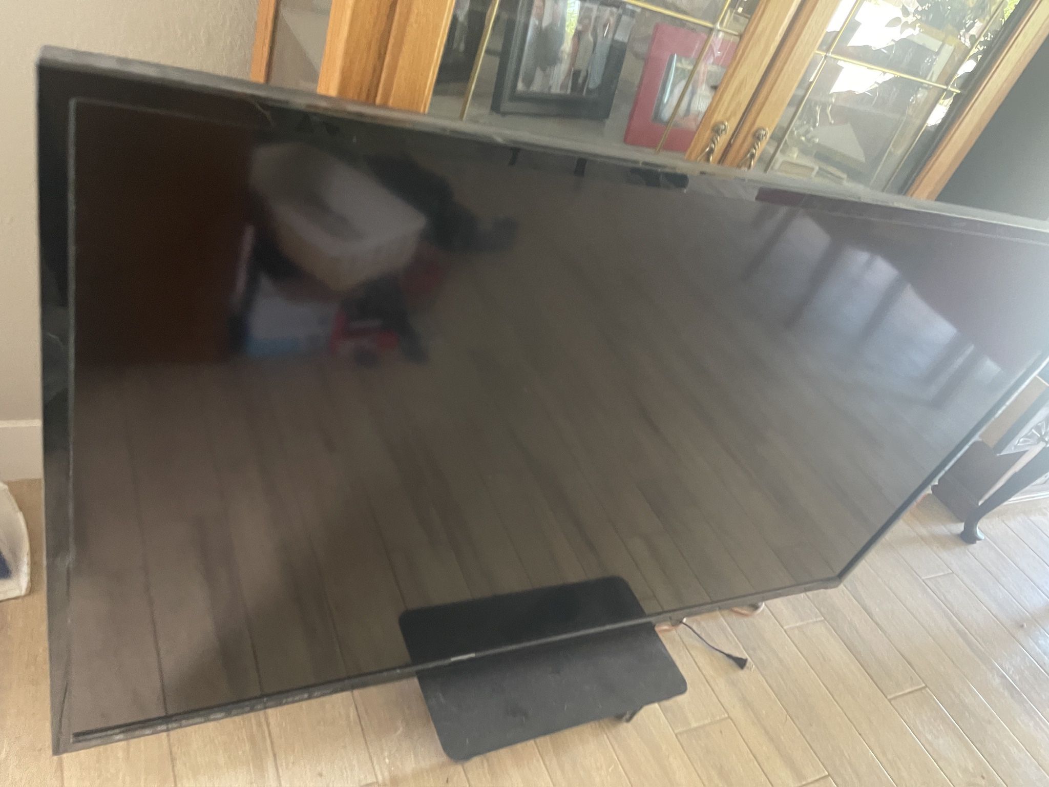 Vizio 70 inch smart  TV True 120hz -240hz Refresh Rate