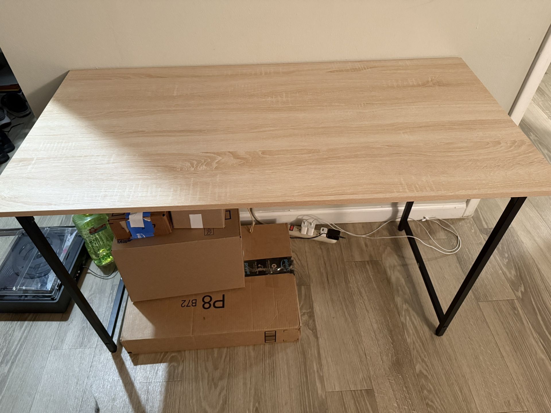 Selling Desk Table
