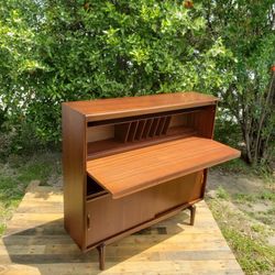 Mid Century 1960's Robert Heritage small desk for Beaver & Tapley *KEY LOCK* MILD USE