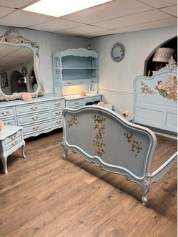 Gorgeous Full Size French Provincial Bedroom Set