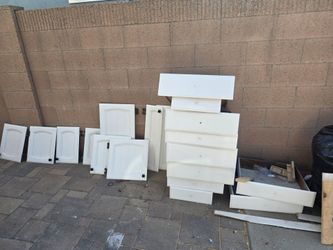 Free Kitchen Cabinet door and drawers