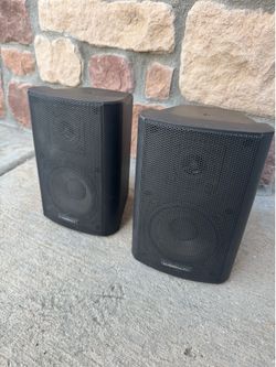 Bookshelf speakers