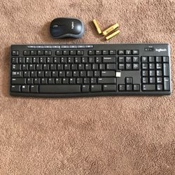 LOGITECH Wireless Keyboard And Mouse batteries Included