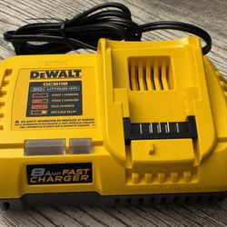 NEW DEWALT 20V FAST CHARGER 