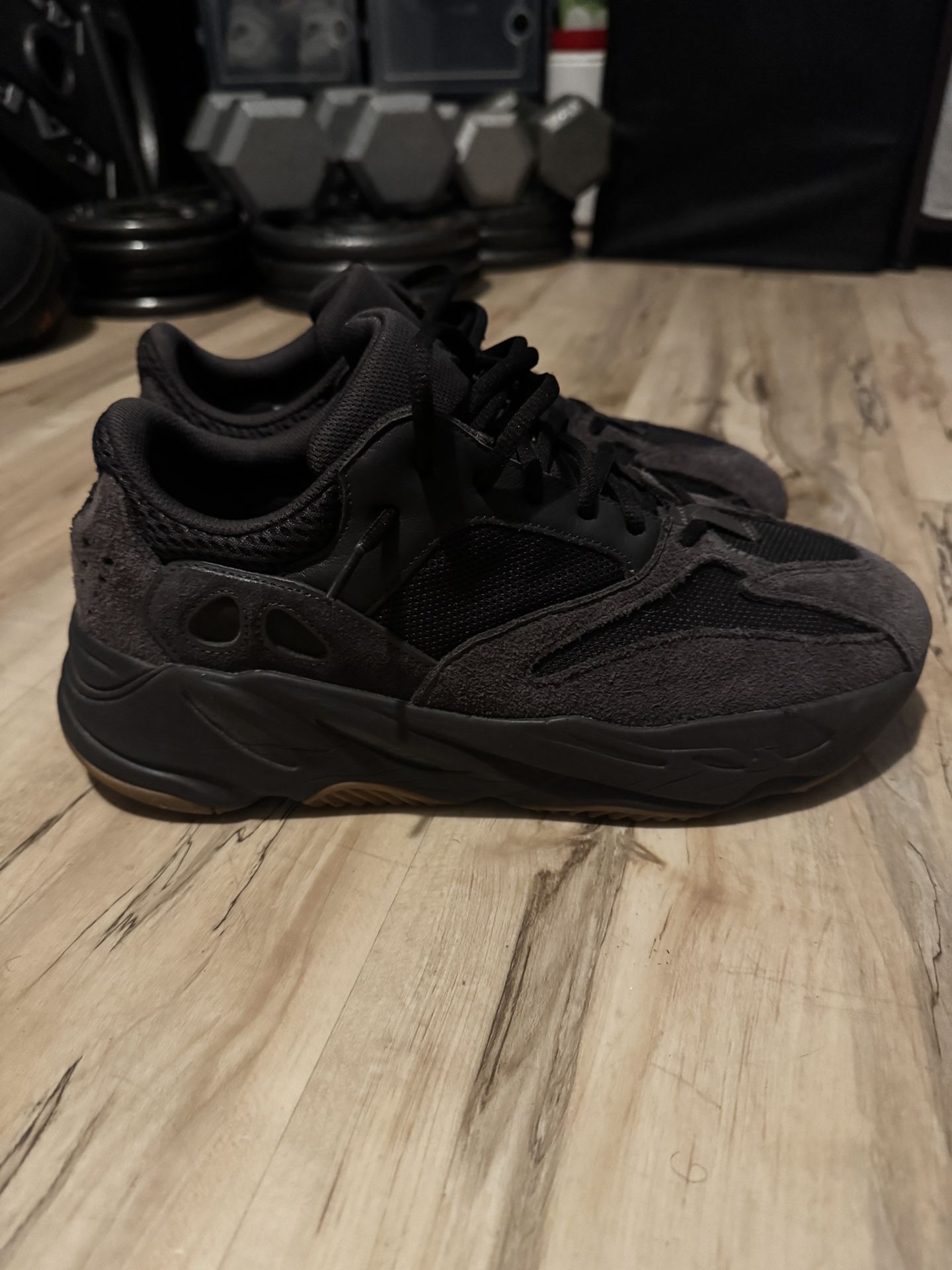 adidas gazelle silver green womens  Adidas Yeezy 700 V3 Alvah (H67799)