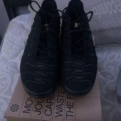 Black And Gold Vapor Max