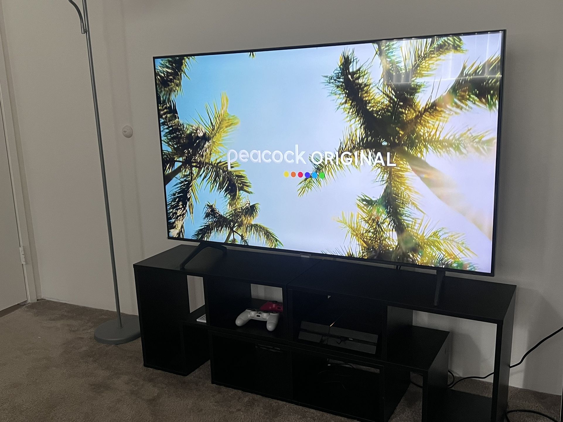 Smart Samsung TV 55 inch with a table