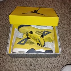 Jordan 4s Yellow Lightning 