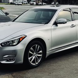 2015 Infiniti Q70 AWD (Beautiful Car, RUNS EXCELLENT)