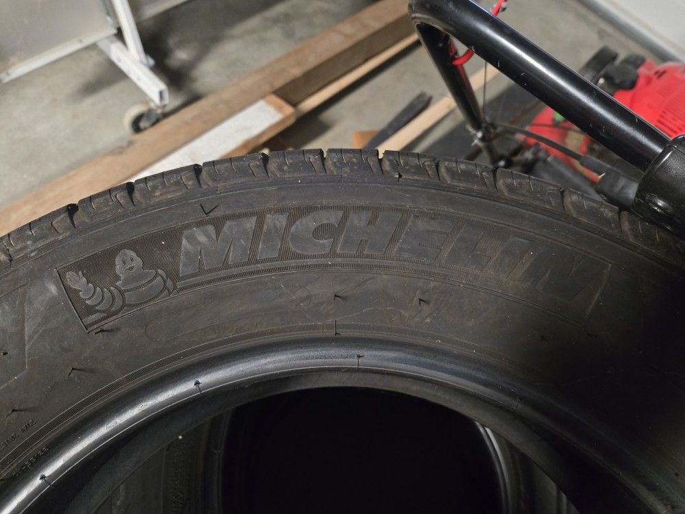 Michelin Logo
Michelin
Latitude Tour HP
245 /60 R18 105V Tires