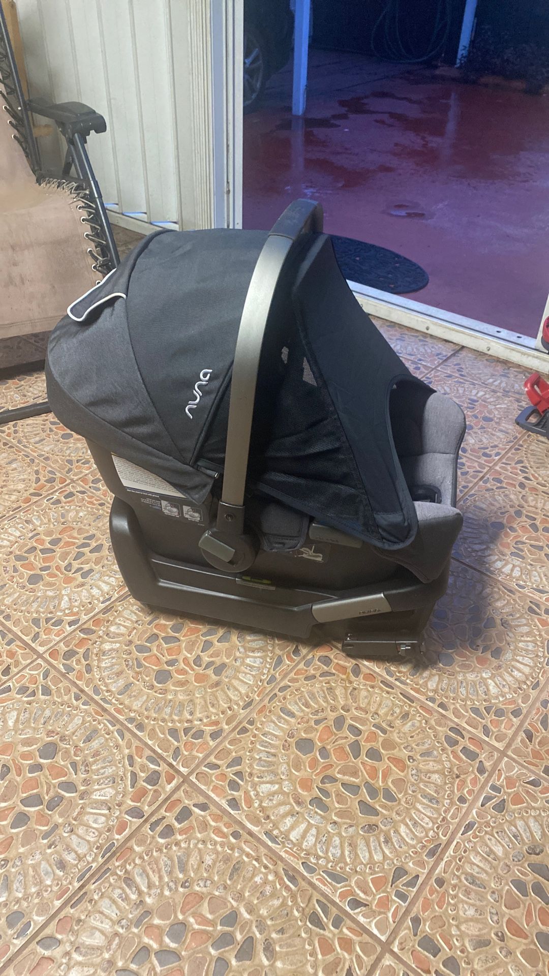 Nuna Pipa Car Seat With Base 4-32lb