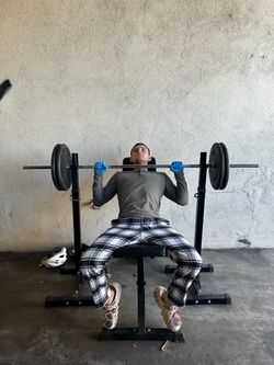 Weights bench press dumbell
