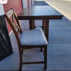 Dinning Table - Must Go! 