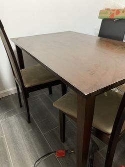 Wooden Dining table and 3 chairs In good condition