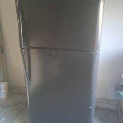 Fridgedaire Fridge 