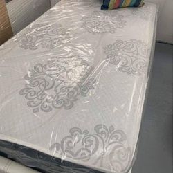 Twin Regular Mattress And Box Spring (No Incluye Bed Frame )