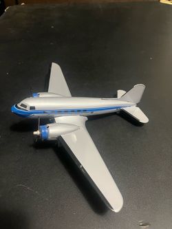 DC-3 Style Twin-Engine Model Airplane – Silver & Blue