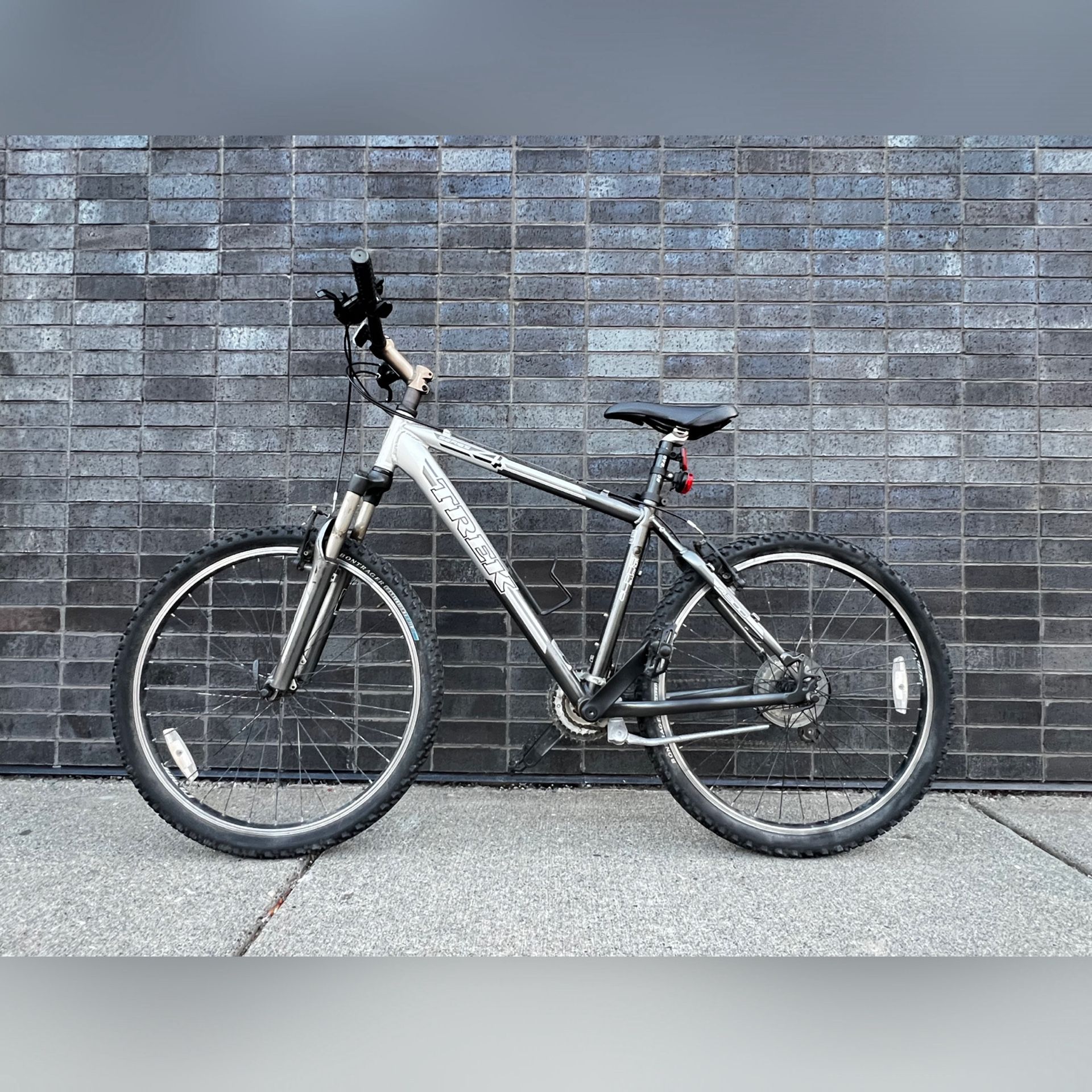 Trek 4300 Hybrid Mountain Bike 26” 24 Speed + 18" Aluminum Frame + Shimano Equipped + Suspension + Ready to Ride