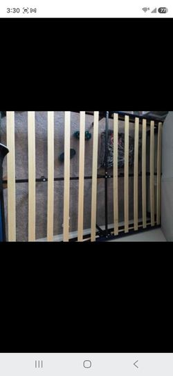 Full-Size Platform Bed Frame & Mattress Set – Excellent Condition**
**$150 OBO** Open to selling the mattress and bedframe separately.