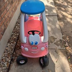 Little Tike Ride On Push Car Only 1 Tire Little Out But Can Be Fix Still Works In Good Condition 