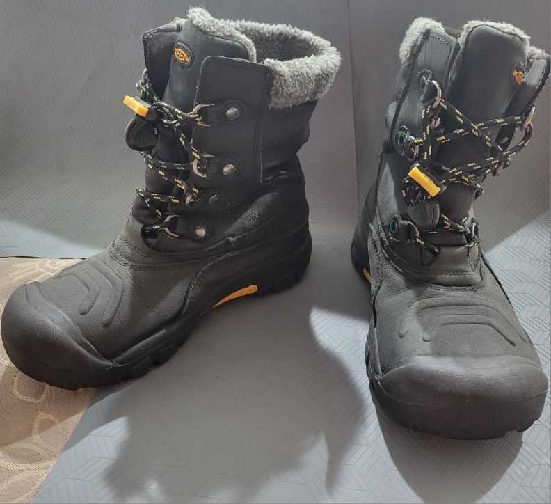 Keen Boots Size 4
