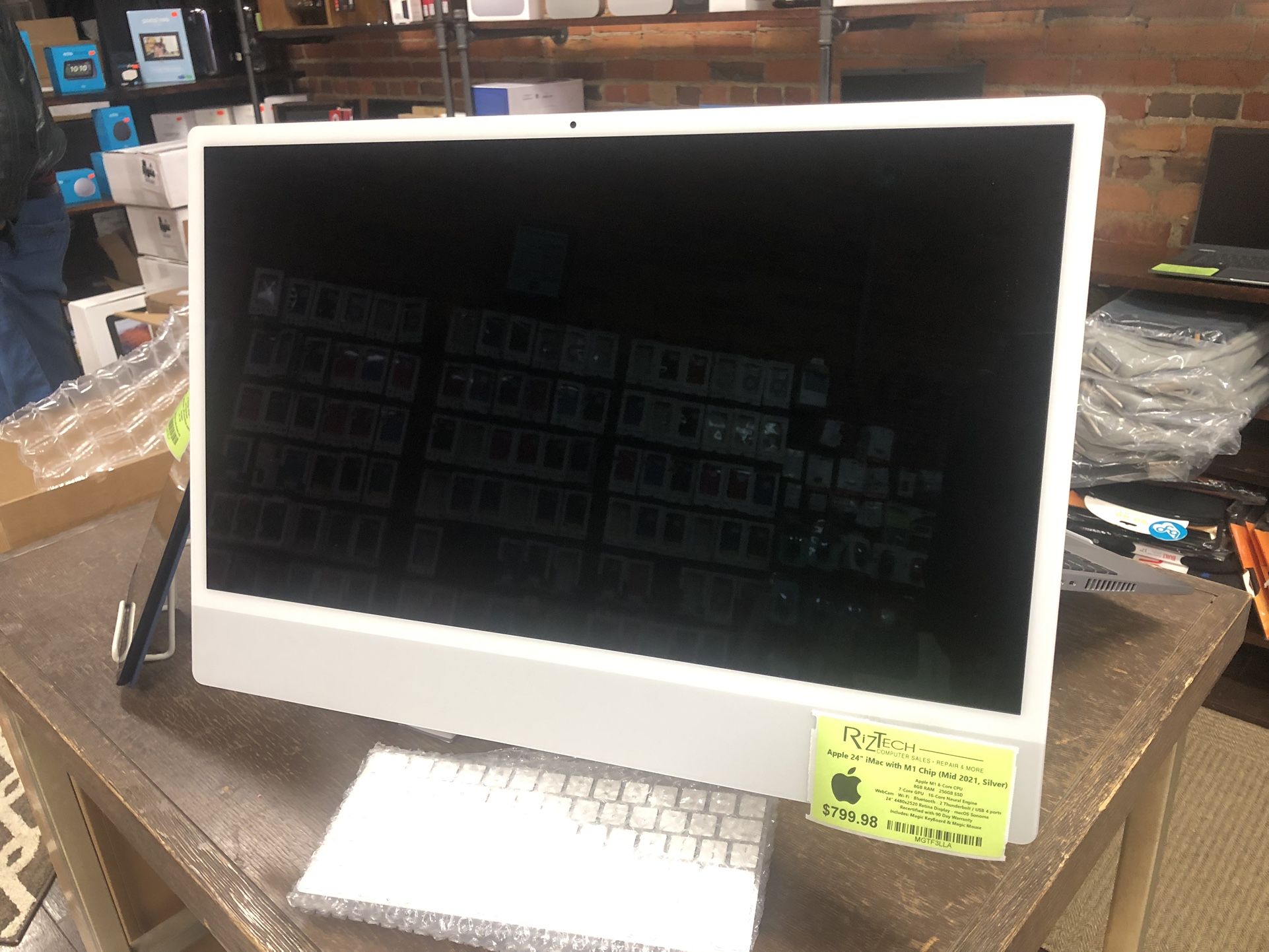 Apple 24" iMac with M1 Chip (Mid 2021, Silver) - $799.98