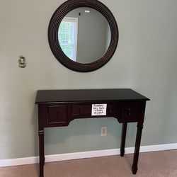 Table with mirror
