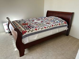 Queen size bed/with mattress and boxspring