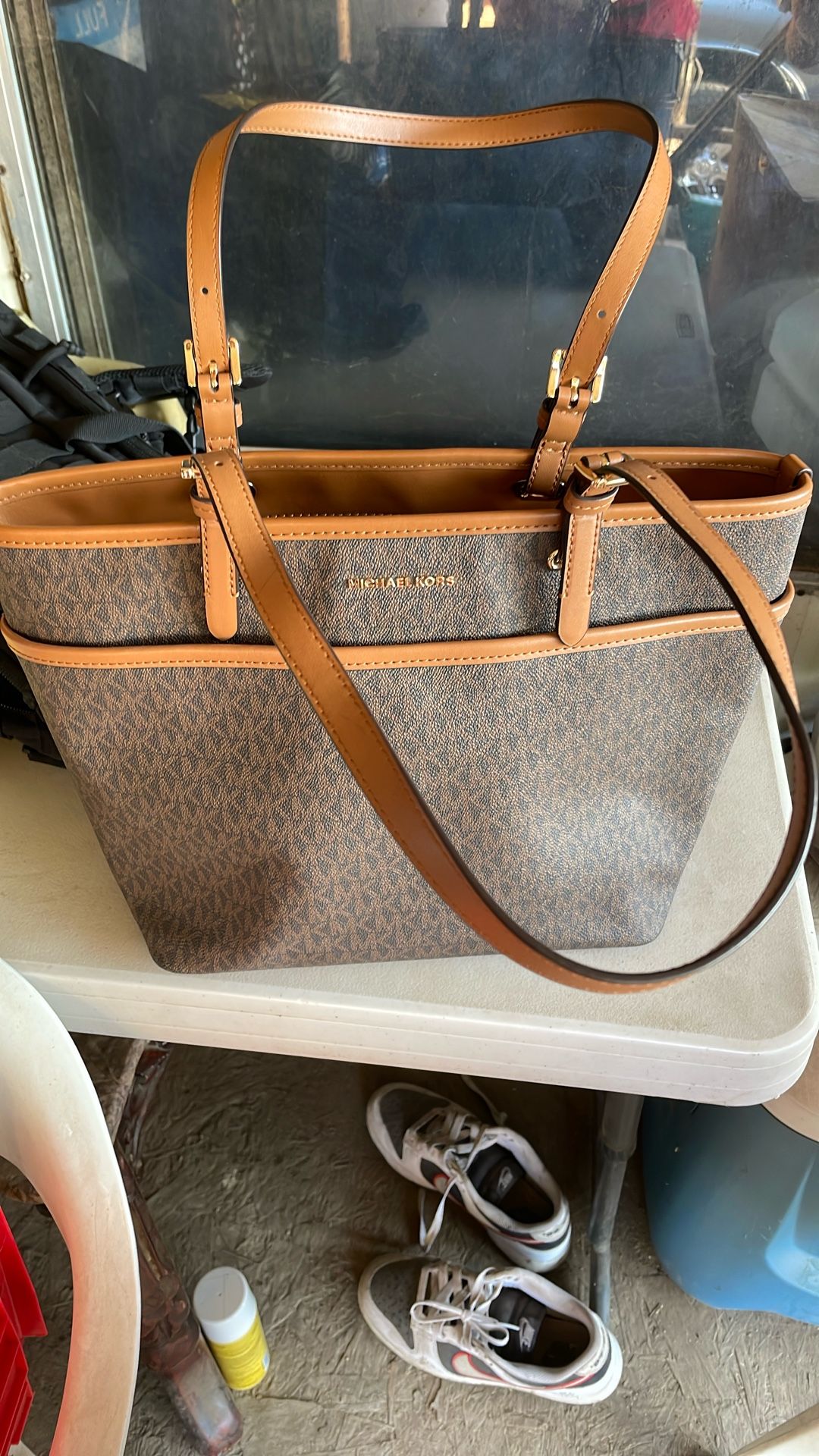 Micheal Kors Shoulder Bag (authentic)