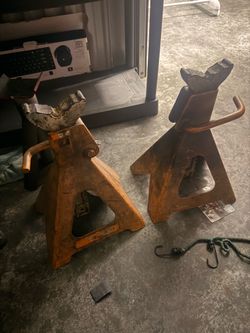 Jack stands
