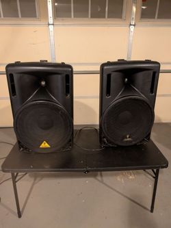 2 berringer speakers 15in