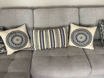 Three accent pillows blue white (cream)
