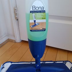 Bona hardwood floor cleaner with 3 mopping pads