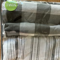Twin Flat Bed Sheet Both For $4