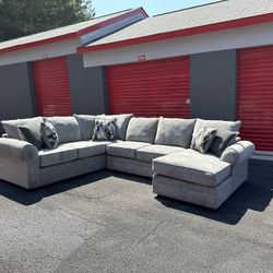 Beautiful brand new! Expensive soft fabric gray sectional sofa Delivery available!🚛