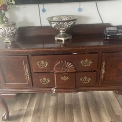 Table Dining sixth Chairs And Dresser 