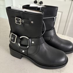 Target Universal Thread Boots