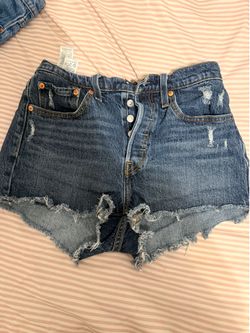Levis short