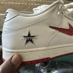 Supreme Nike Dunks 