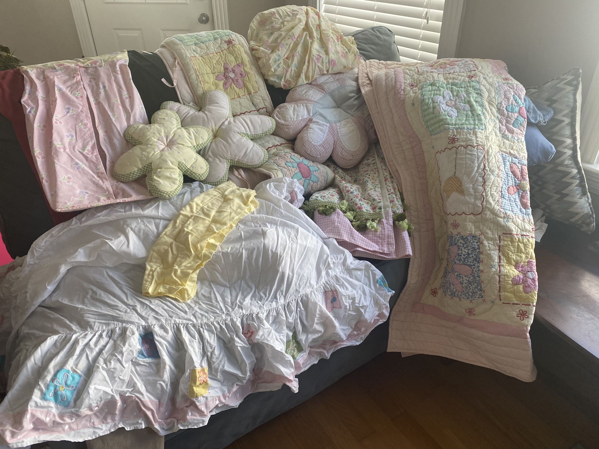 Baby comforter set