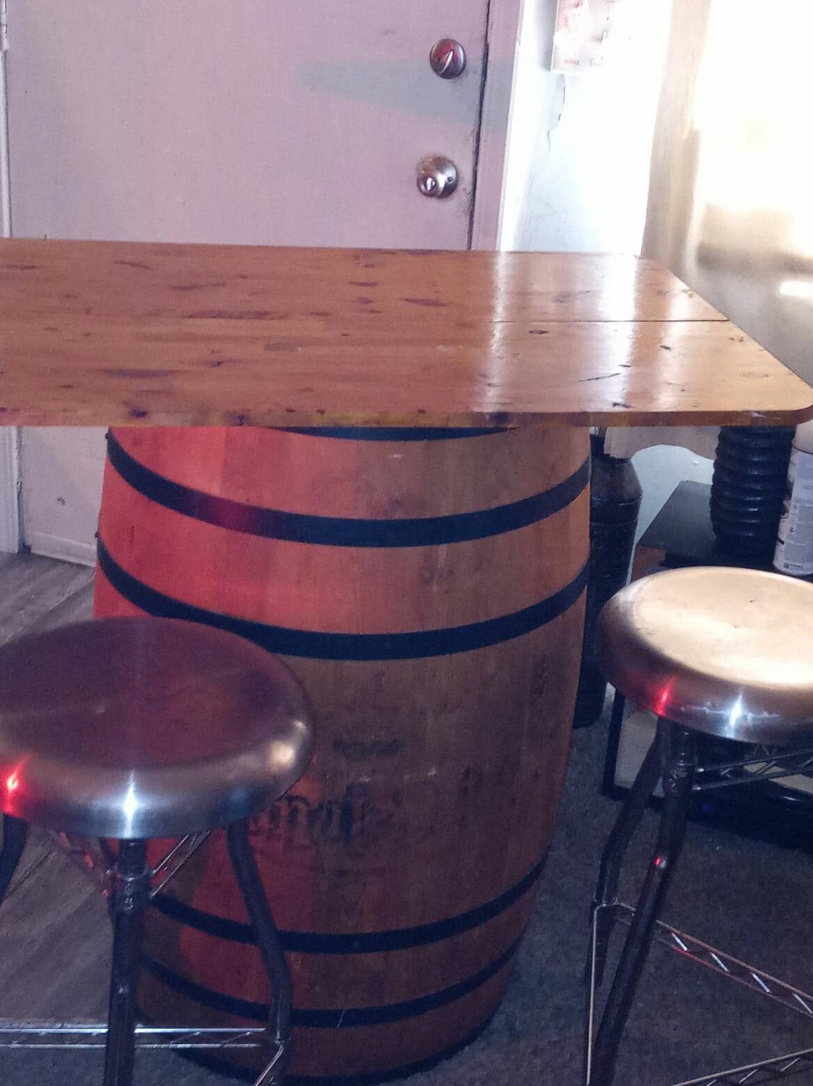 Barreled Table With Bar Stools