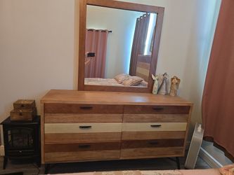 DRESSER w. MIRROR & NIGHTSTAND