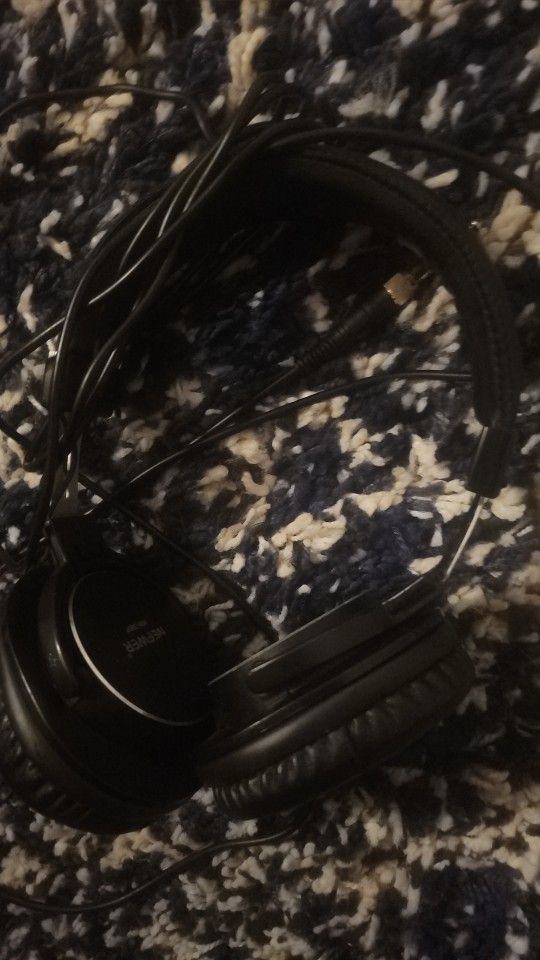 Neeweer Montiroing Headphones