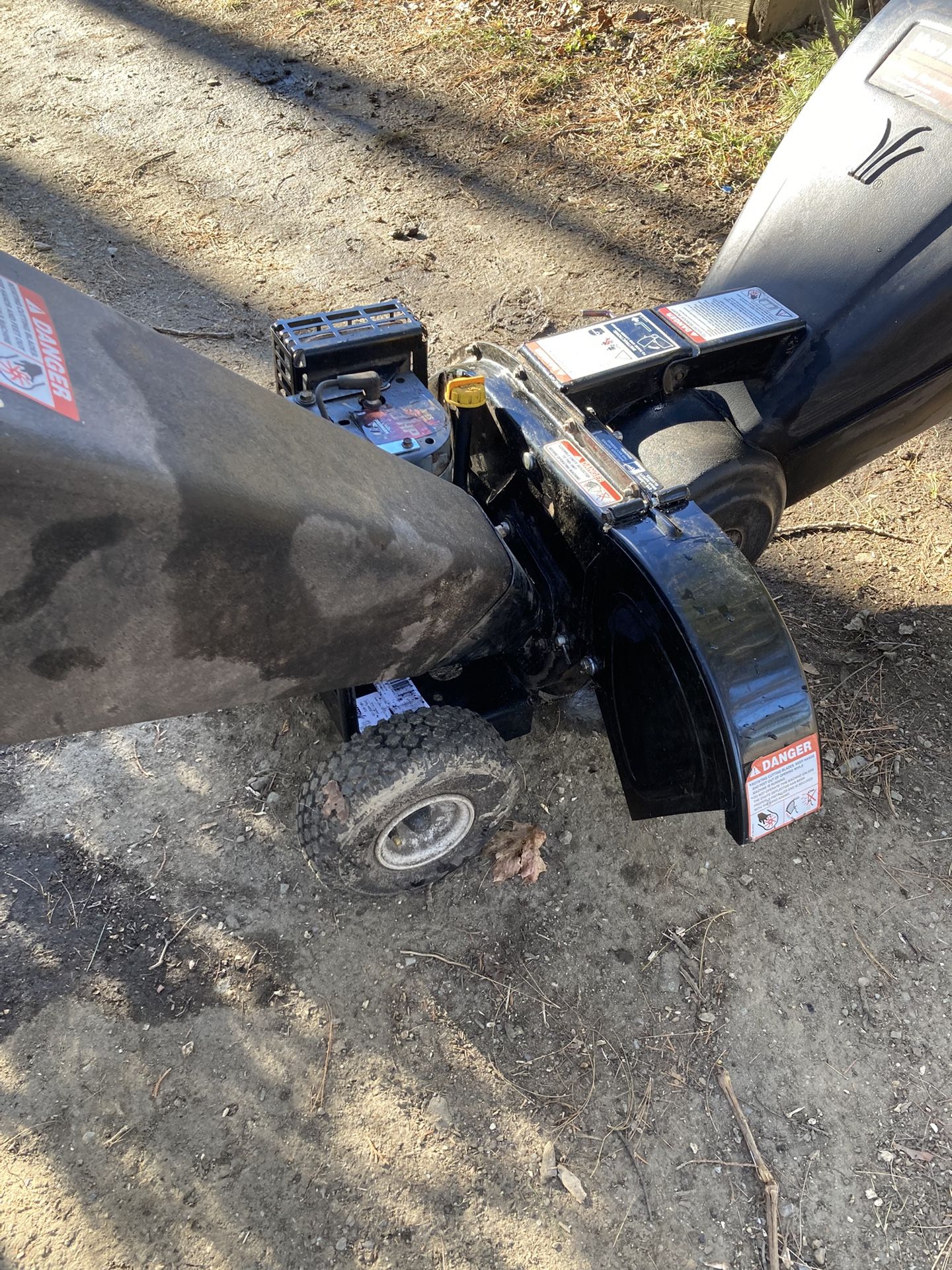 10 hp Wood Chipper and Leaf Shredder